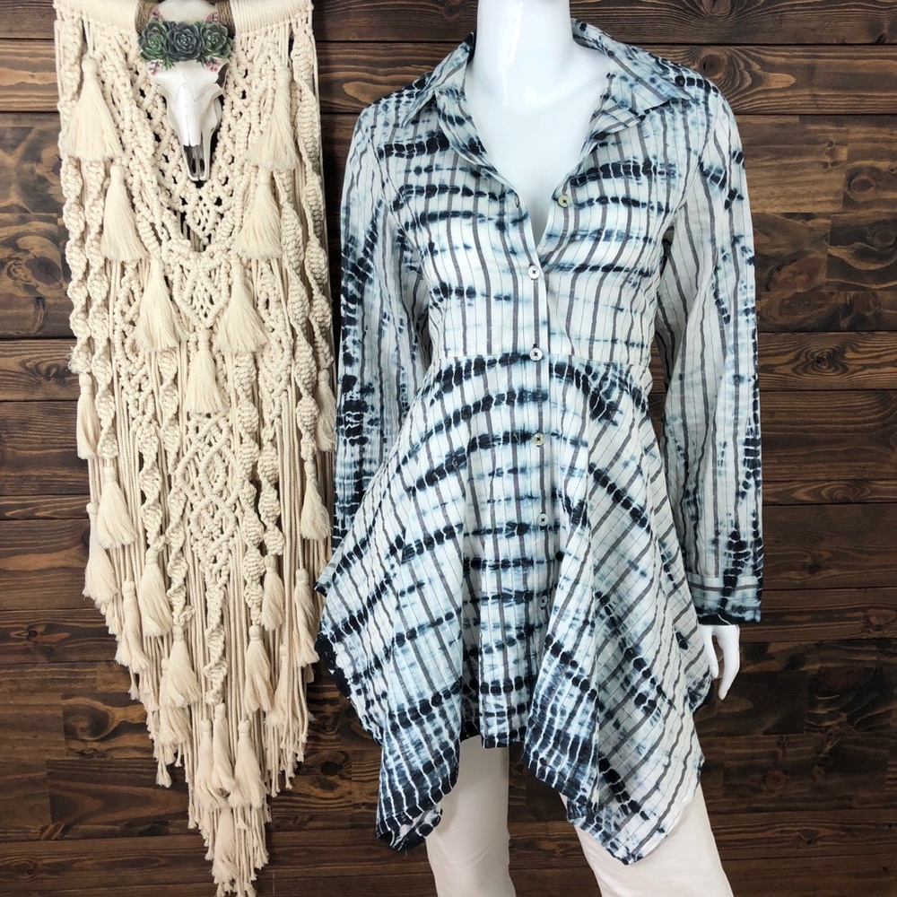 Studio West | Sharkbite Hem Tunic Tie Dye Button Down‎